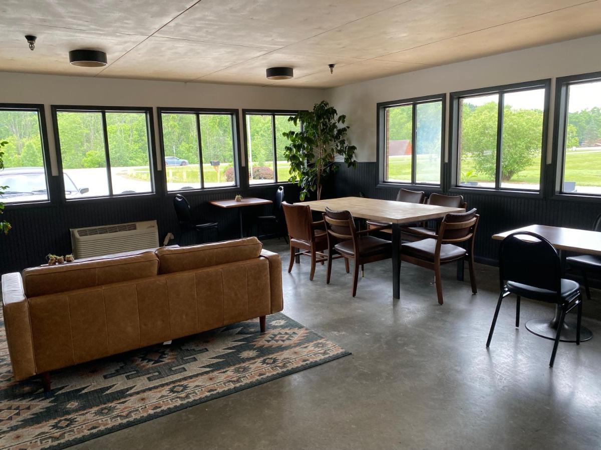 The Hemlock Inn Loudonville ภายนอก รูปภาพ
